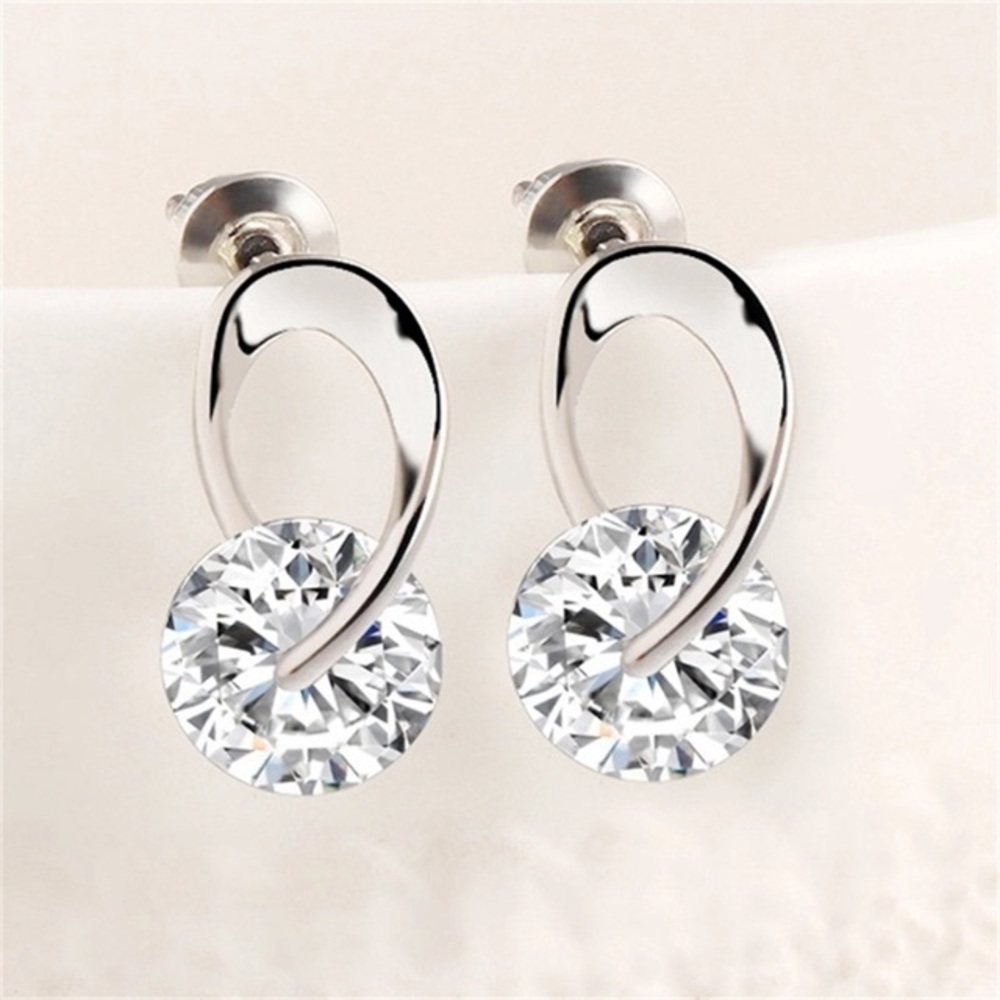 NEW!💙💎ADORABLE LITTLE CZ SWIRL STUDS!💎💙SILVERY - Picture 5 of 8